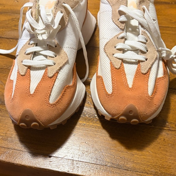 New Balance 327 Women's White/Apricot Sneakers size 9 - Picture 9 of 9